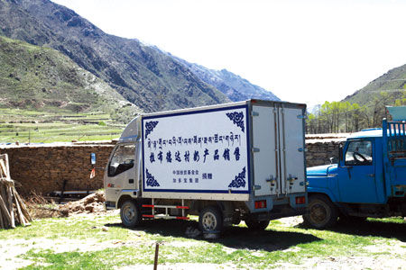 德达村村民打算把余富的奶制品运往镇上卖，那么这台运输车就能派上大用场了