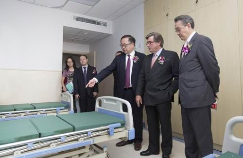 在马会的支援下，四川省八一康复中心得以引入全新设施及器材，包括图中的水疗设施