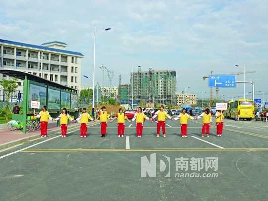 学校打造“阳光使者”学生参加公益拿学分