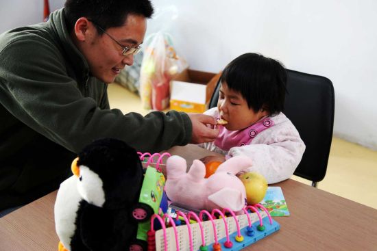 天使微笑行动探访荥阳王村家庭寄养康教中心