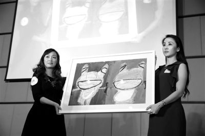 自闭症儿童双手画青蛙拍出1.4万元