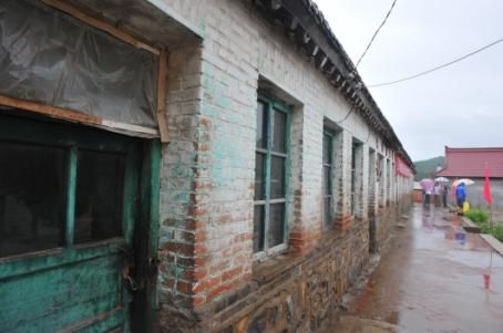 山东临工携手郭明义为希望小学奠基