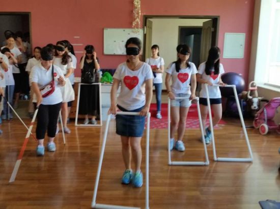 为爱刷新行动走进北京：志愿者探访视障儿童