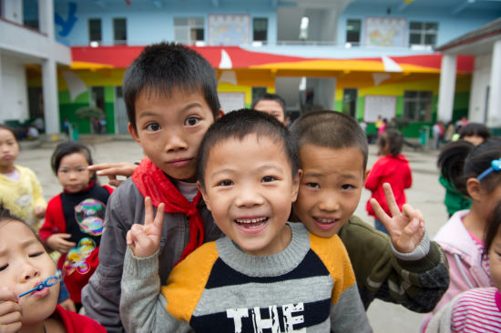 为爱上色,用爱为希望上色,已为中国上万名孩子们带去色彩与梦想
