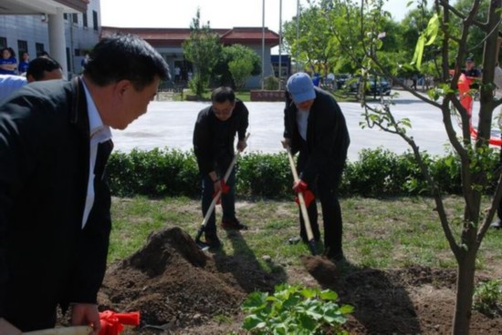 领先控股李建新关爱残障群体 践行“光彩”精神