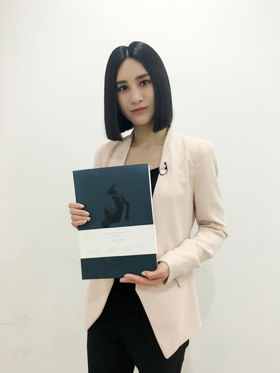 歌手尚雯婕捐赠尚马龙的12首钢琴曲CD+琴谱助力公益活动