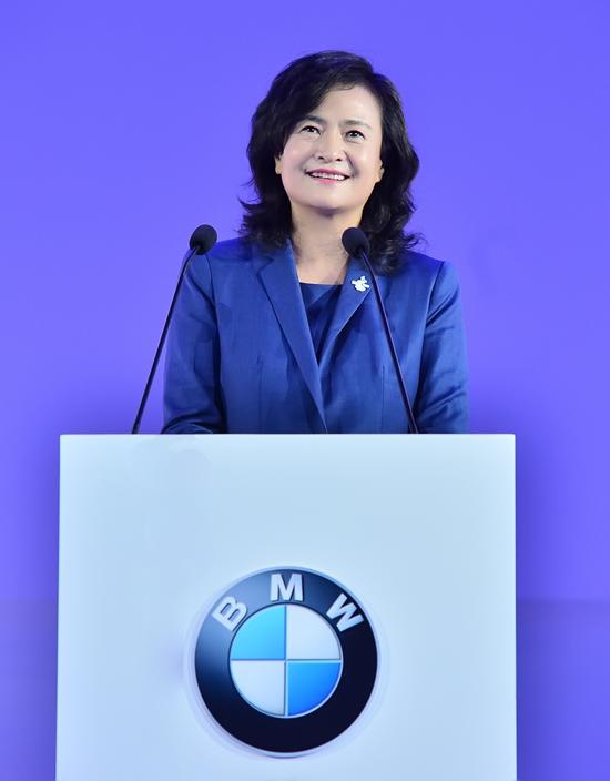 “BMW未来出行青年实践营”总导师——宇恒可持续交通研究中心主任王江燕女士致辞