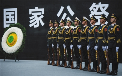 昨日，南京大屠杀死难者国家公祭仪式在南京举行。 新华社记者 李响 摄