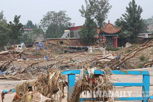 河北暴雨致多地受灾 河北慈善联合救援队发放近6.9万元救灾物资