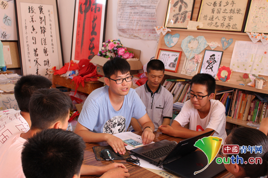 北京航空航天大学第18届研究生支教团在宁夏中宁县石空镇关帝村开展七彩假期留守儿童陪伴活动。