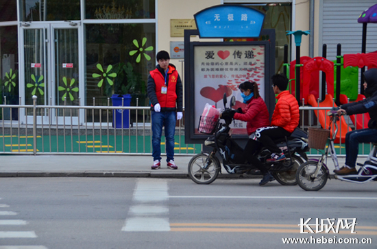 志愿者参加文明交通志愿服务活动。 通讯员供图