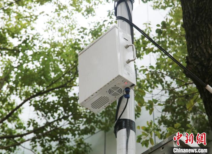 南京江宁区在热点区域布设了305个大气微型监测站。通讯员供图