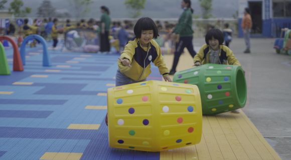 大山里的彩色操场：为了307位贵州黔西小朋友的幸福童年