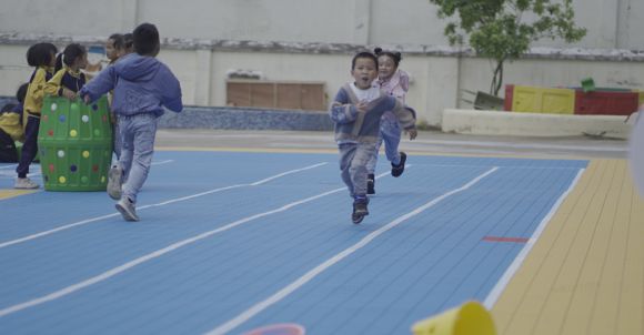 大山里的彩色操场：为了307位贵州黔西小朋友的幸福童年